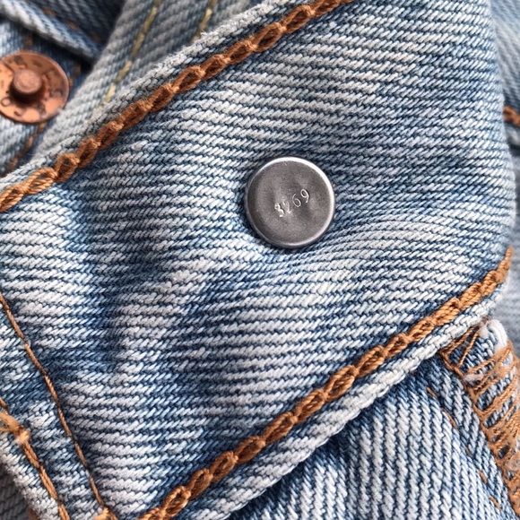 Levi’s Distressed Mini Denim Skirt Size 30 Levi Strauss Light Wash - Picture 6 of 11